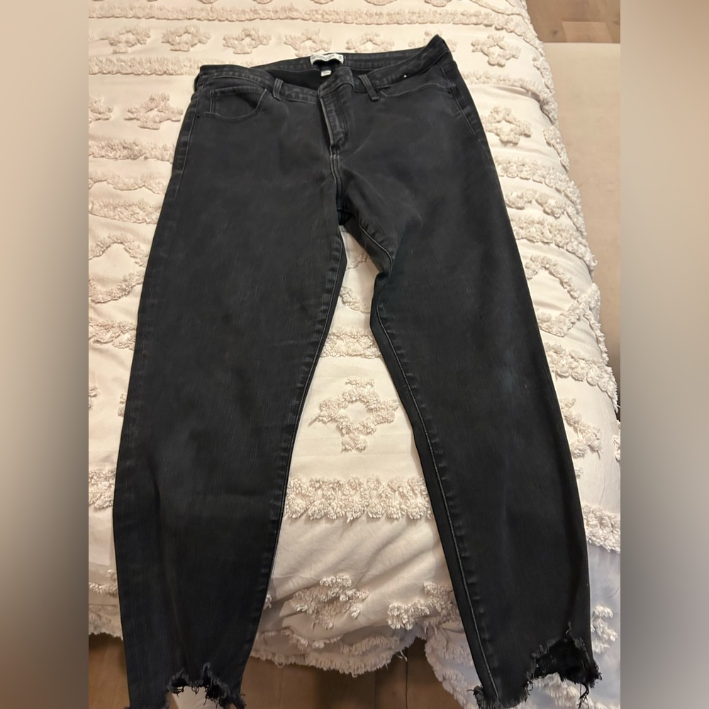 Abercrombie and Fitch Women's Black Distressed Skinny Jeans